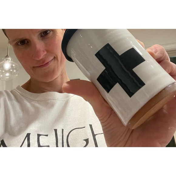 Meet your Posher, Jocelyn - Picture 2 of 2